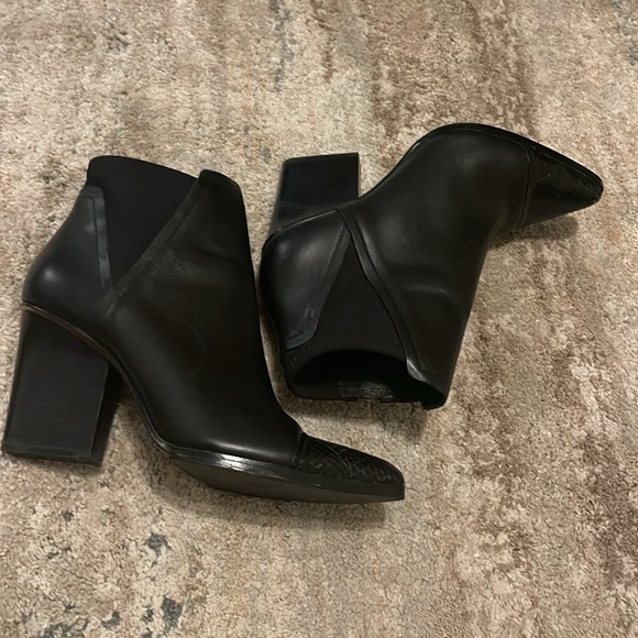 Donald J Pliner Vaughn Black Ankle Boots - Picture 3 of 12